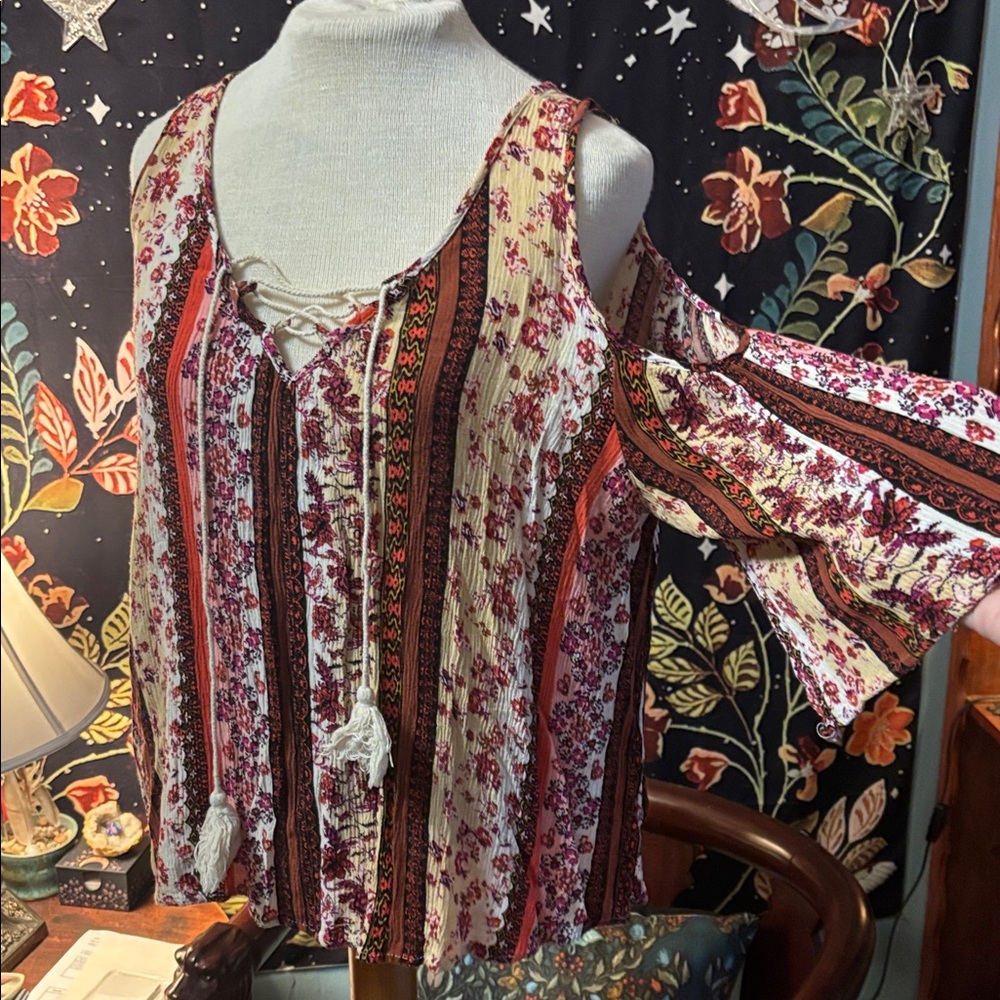 Cato Red and Cream Floral Lace-Up Bell-Sleeves Blouse